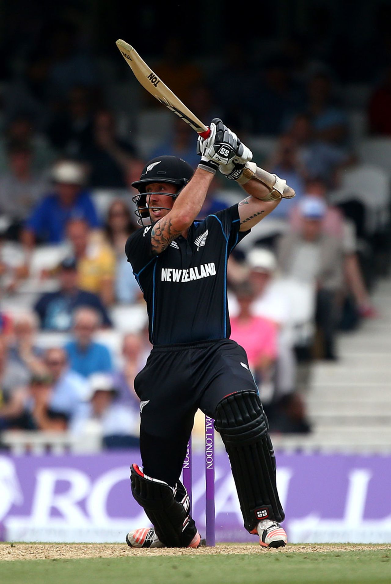 Luke Ronchi made a quickfire 33 off 16 balls, England v New Zealand, 2nd ODI, Kia Oval, June 12, 2015
