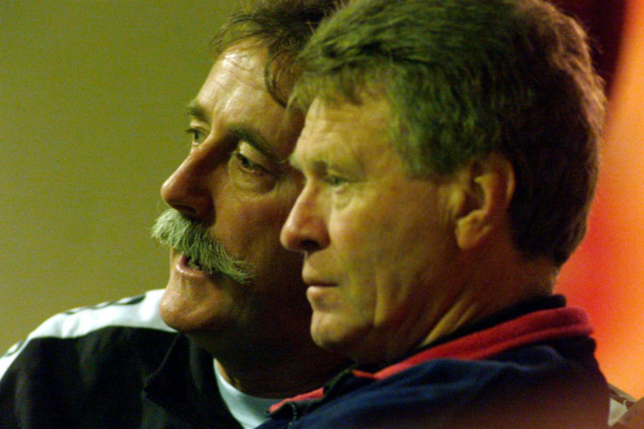 New Zealand coach David Trist (left) chats with womens coach Mike Shrimpton, Lower Hutt, March 22, 2000