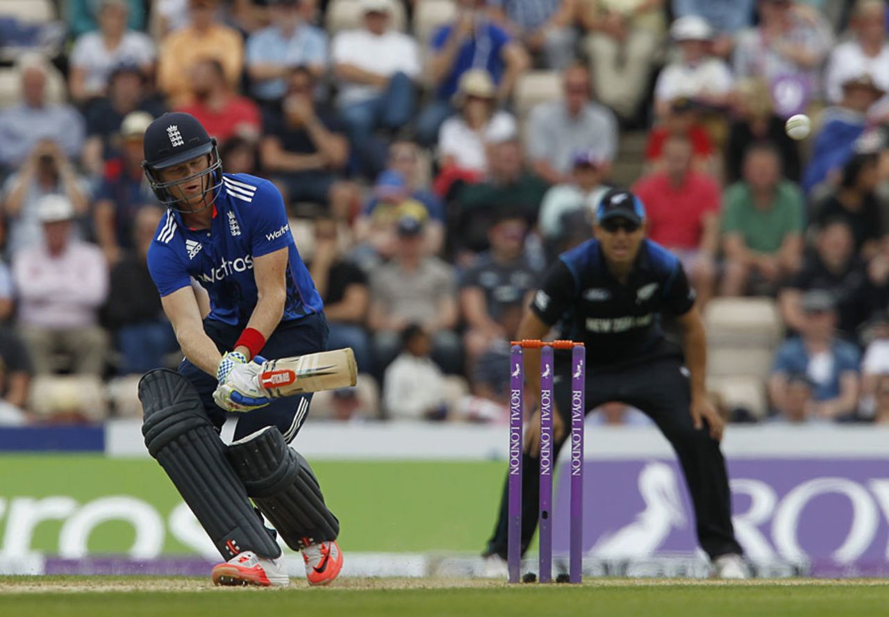 Sam Billings successfully pulled off the scoop, England v New Zealand, 3rd ODI, Ageas Bowl, June 14, 2015