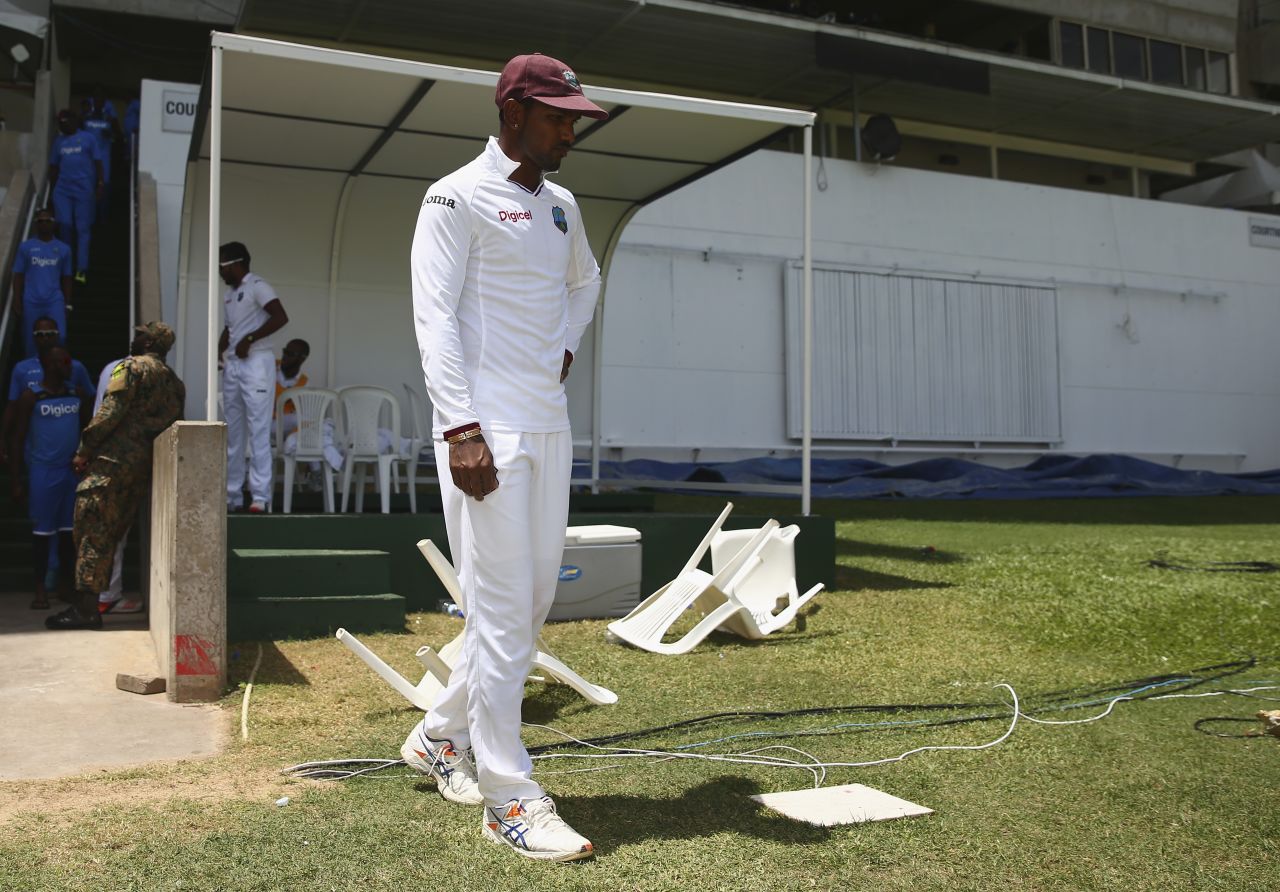 Denesh Ramdin cuts a forlorn figure after his side crumbled to 114 all out, West Indies v Australia, 2nd Test, Kingston, 4th day, June 14, 2015