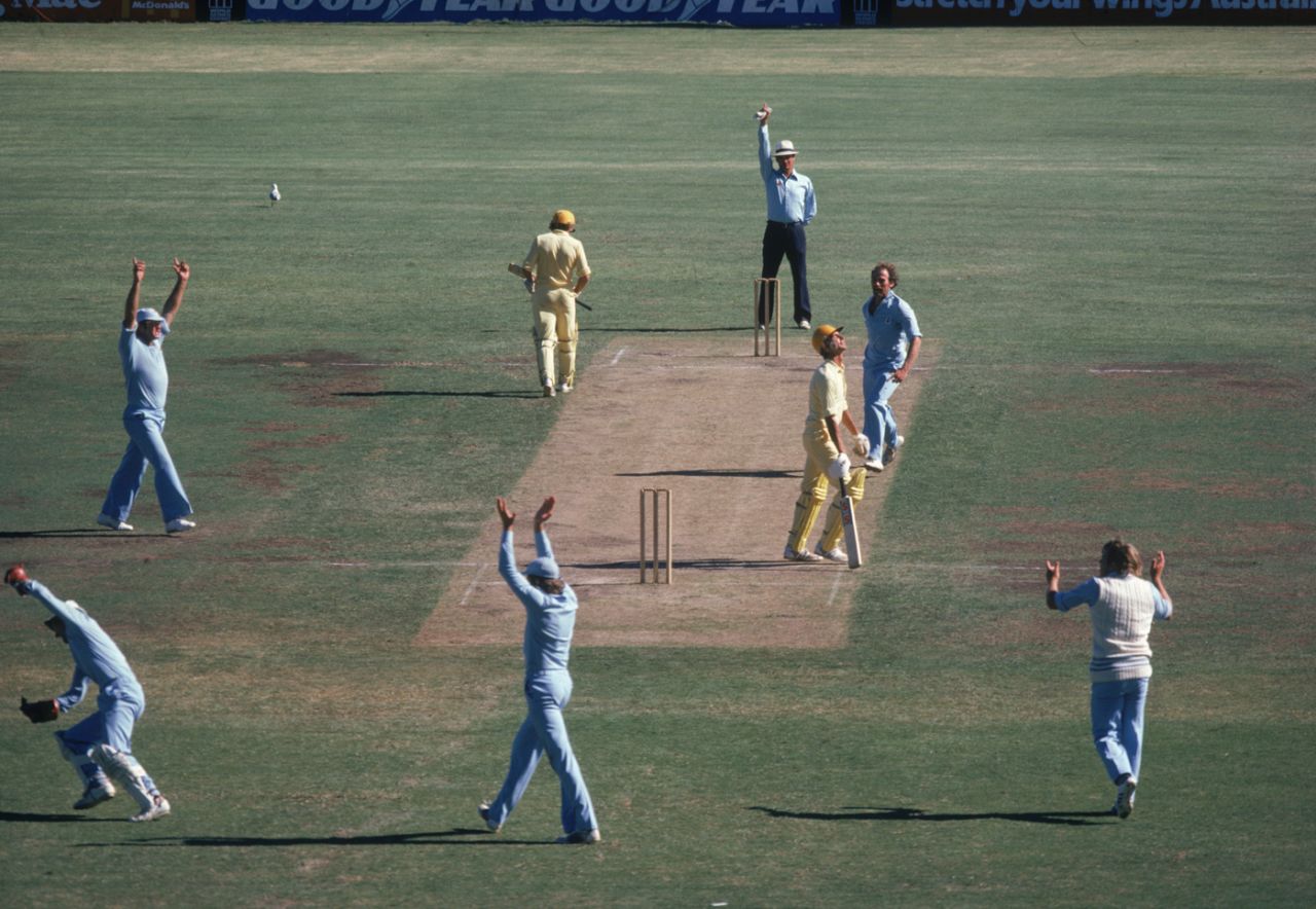 Ian Redpath is caught by Alan Knott off Clive Rice, WSC Australia v WSC World XI, World Series Cricket Supertests Final, Sydney, February 4, 1979