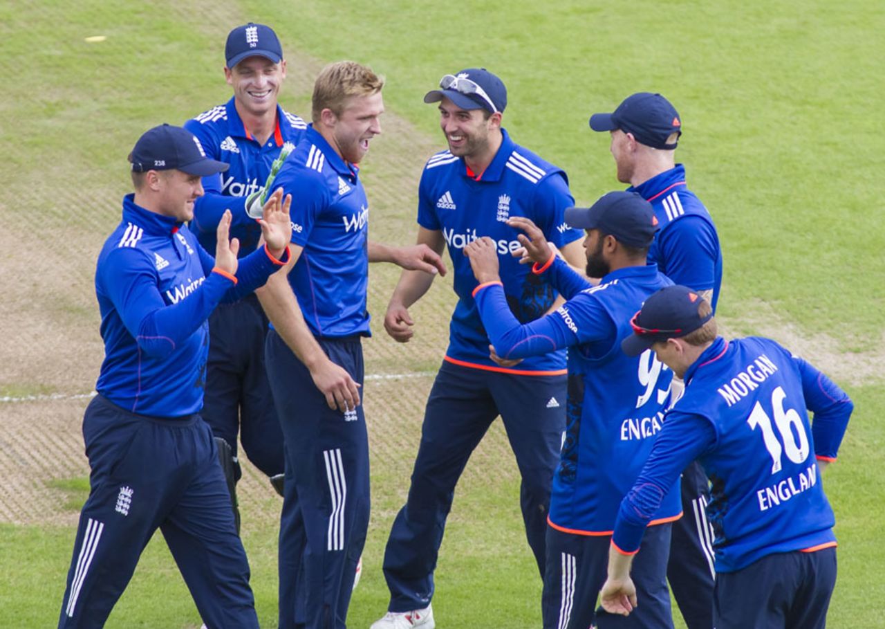 David Willey picked up a couple of wickets but was expensive, England v New Zealand, 4th ODI, Trent Bridge, June 17, 2015