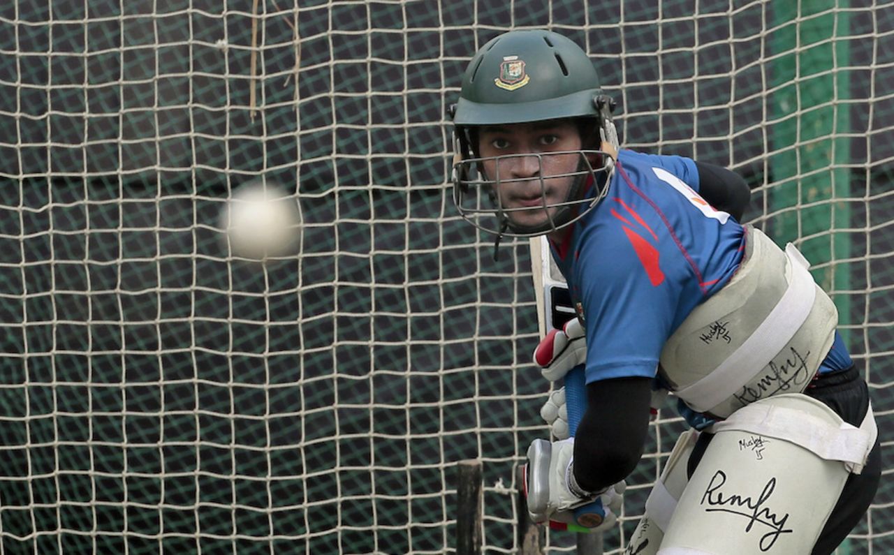 Back to basics: Mushfiqur Rahim keeps his eyes on the ball, Dhaka, June 17, 2015