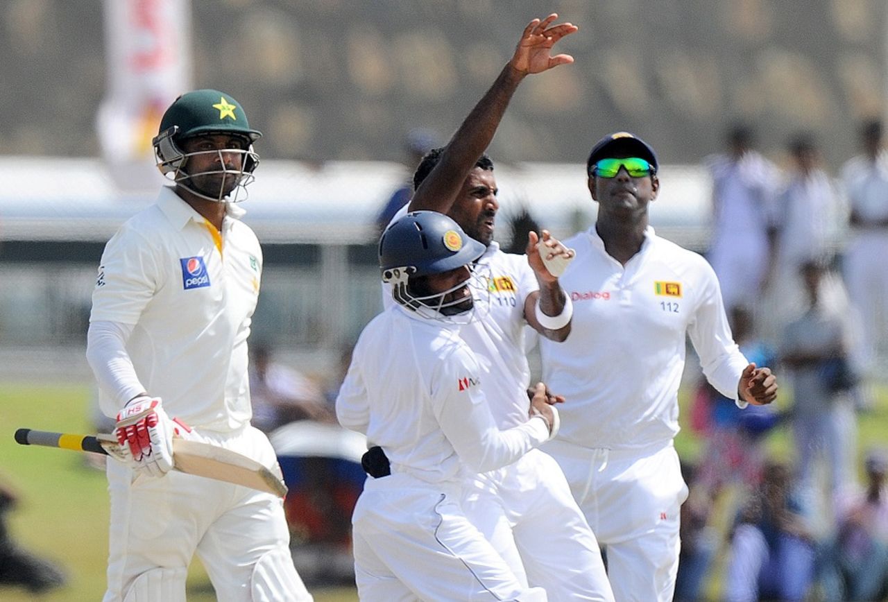 Dhammika Prasad is congratulated by his team-mates after he dismissed Mohammad Hafeez, Sri Lanka v Pakistan, 1st Test, Galle, 3rd day, June 19, 2015