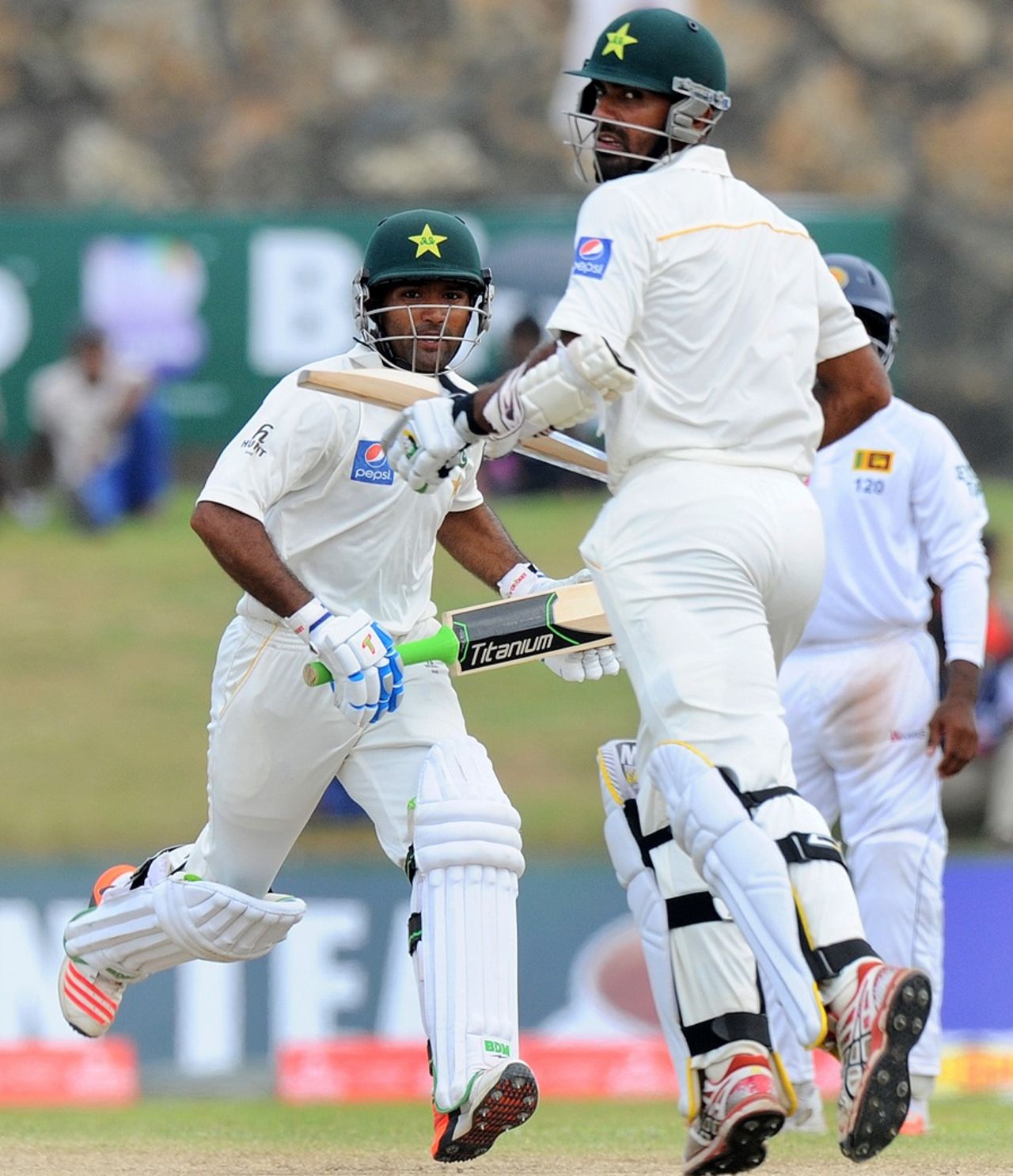 Asad Shafiq and Wahab Riaz put on 38 runs for the seventh wicket, Sri Lanka v Pakistan, 1st Test, Galle, 4th day, June 20, 2015