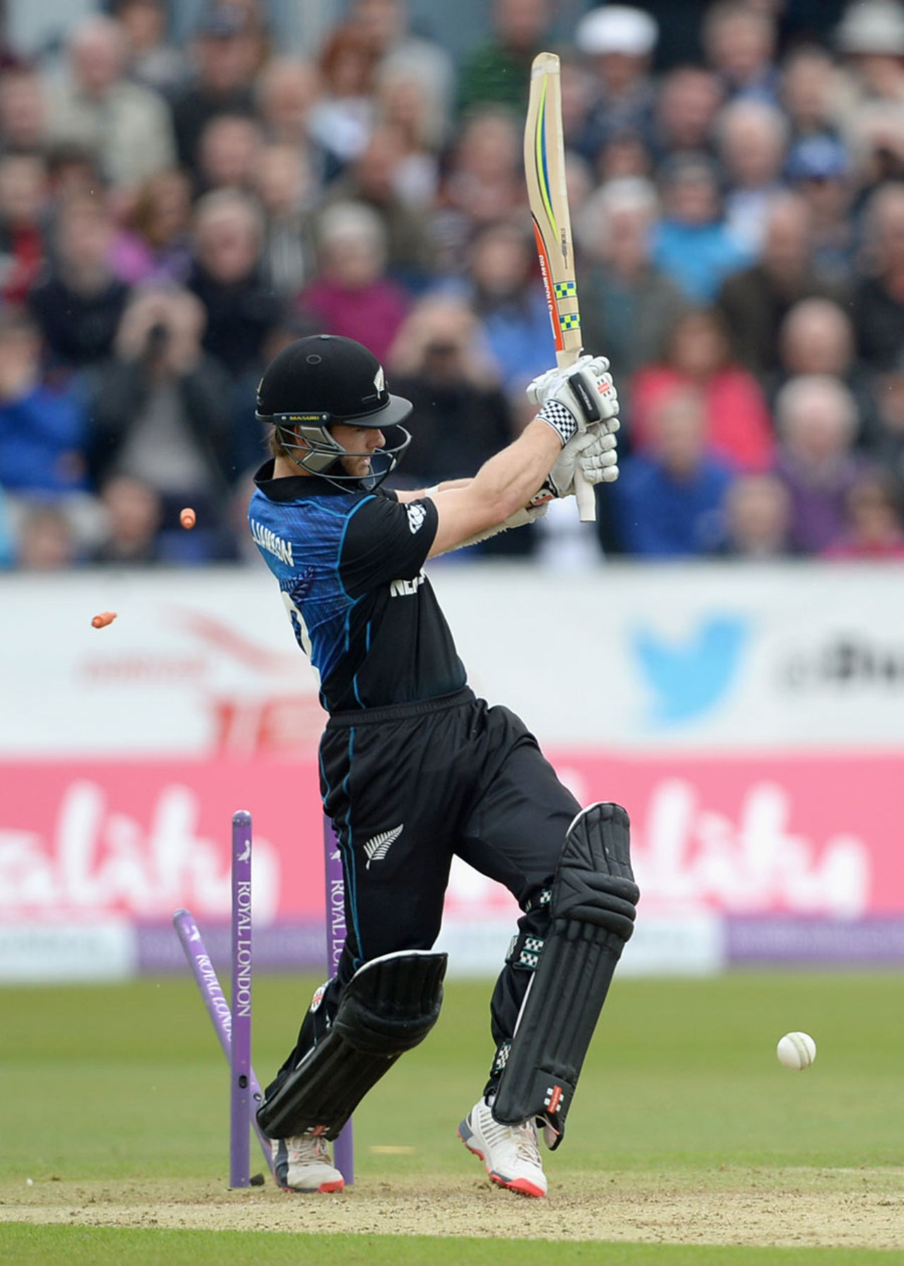 Kane Williamson became the second batsman to drag on, England v New Zealand, 5th ODI, Chester-le-Street, June 20, 2015