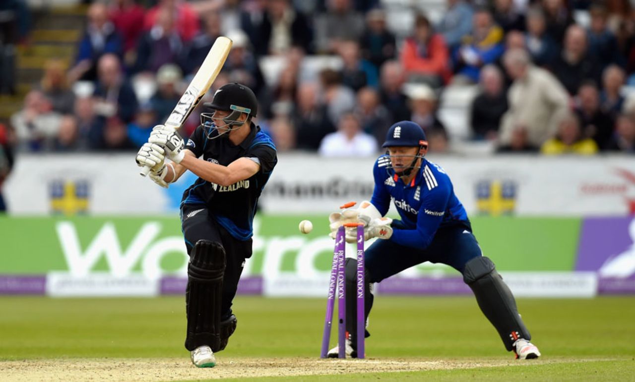 Mitchell Santner was defeated by legspin, England v New Zealand, 5th ODI, Chester-le-Street, June 20, 2015