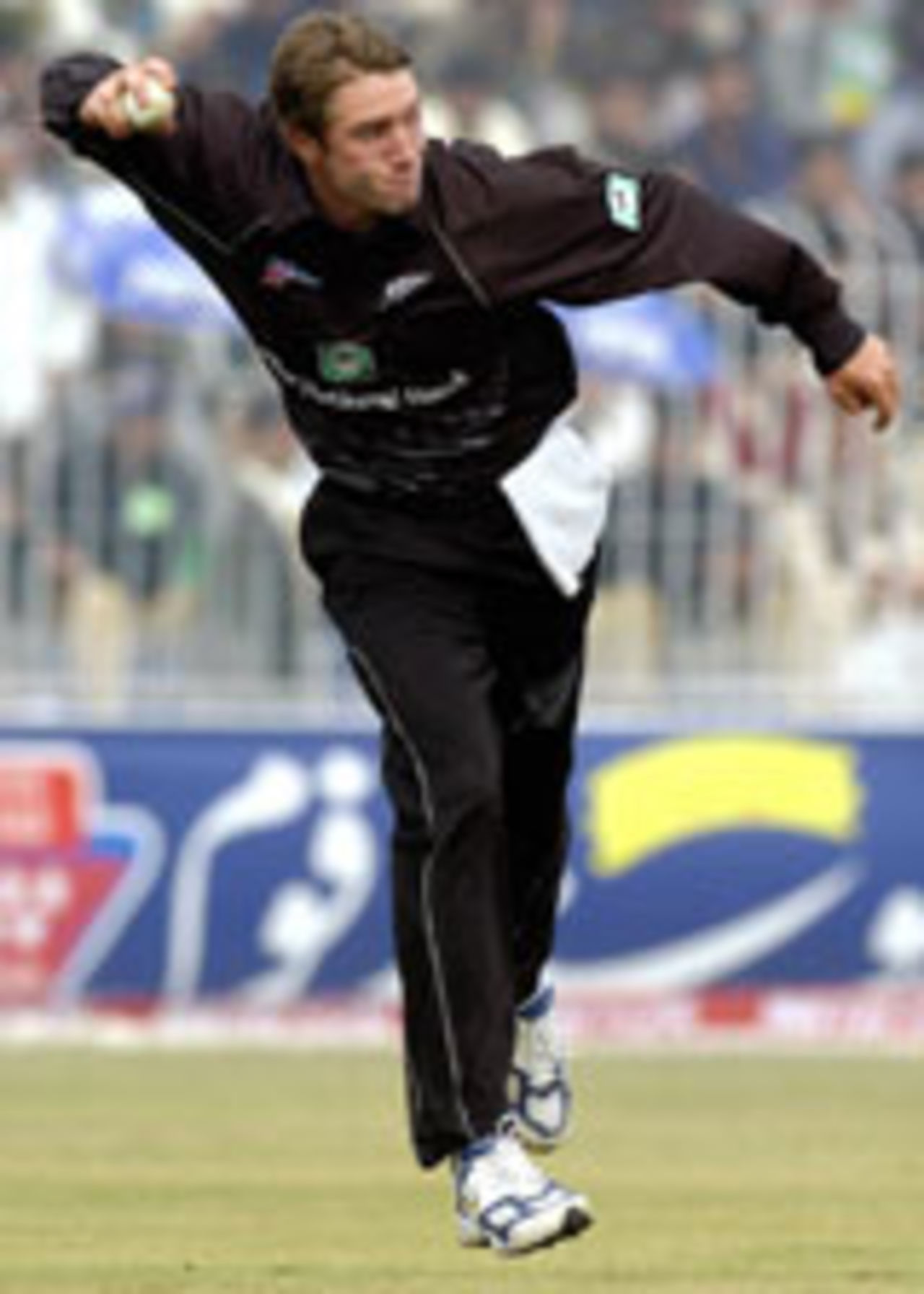 Richard Jones in the field, Pakistan v New Zealand, 3rd ODI, Faisalabad, December 3, 2003