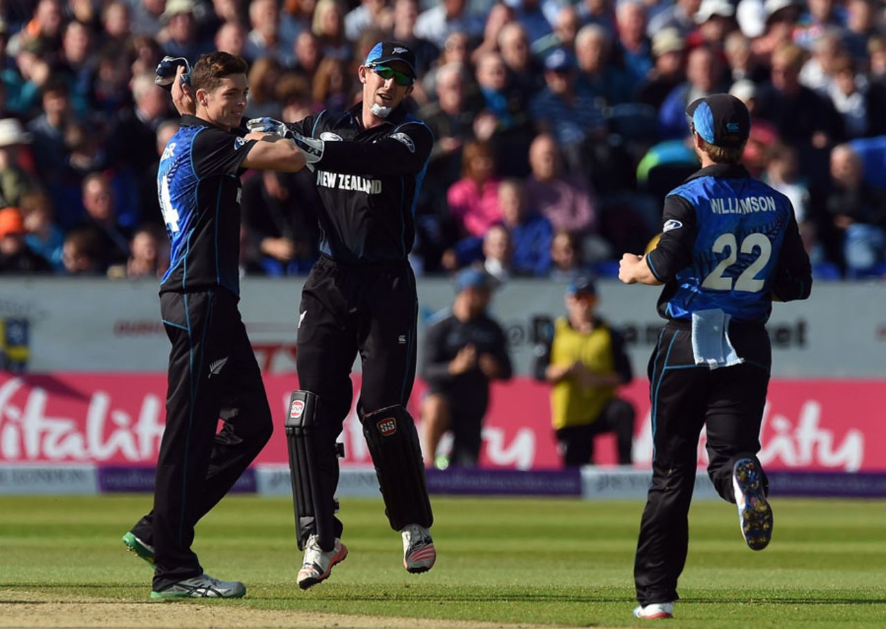 Mitchell Santner took three early wickets, England v New Zealand, 5th ODI, Chester-le-Street, June 20, 2015