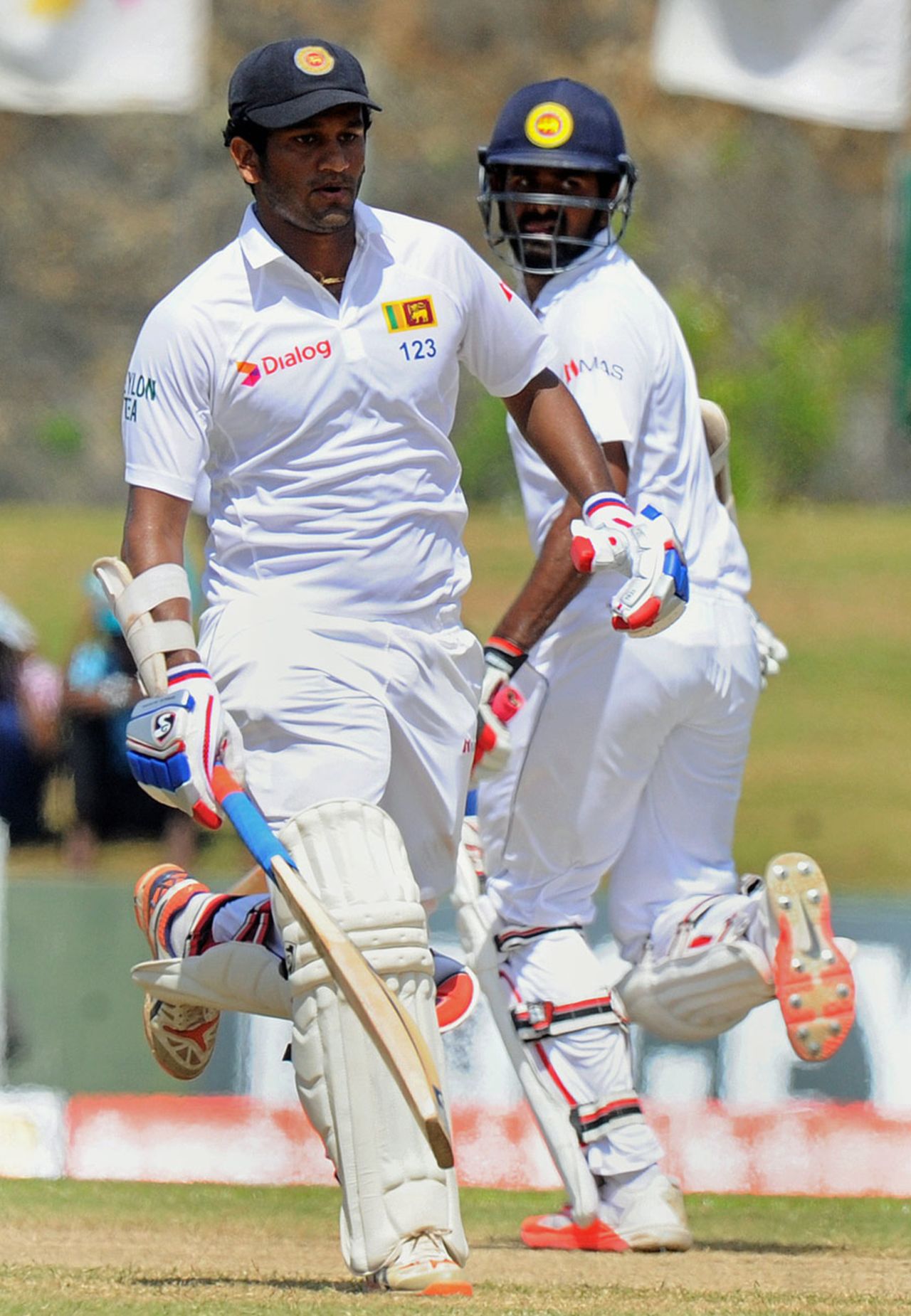 Dimuth Karunaratne and Lahiru Thirimanne shared a 69-run, fourth-wicket partnership, Sri Lanka v Pakistan, 1st Test, Galle, 5th day, June 21, 2015
