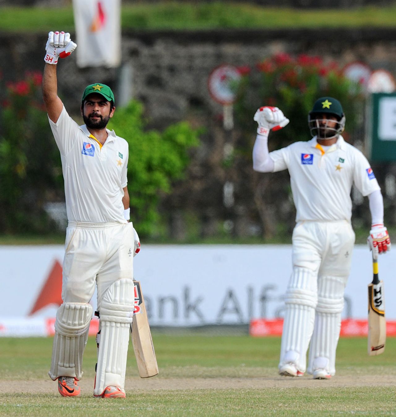 Mohammad Hafeez and Ahmed Shehzad celebrate Pakistan's 10-wicket win, 1st Test, Galle, 5th day, June 21, 2015
