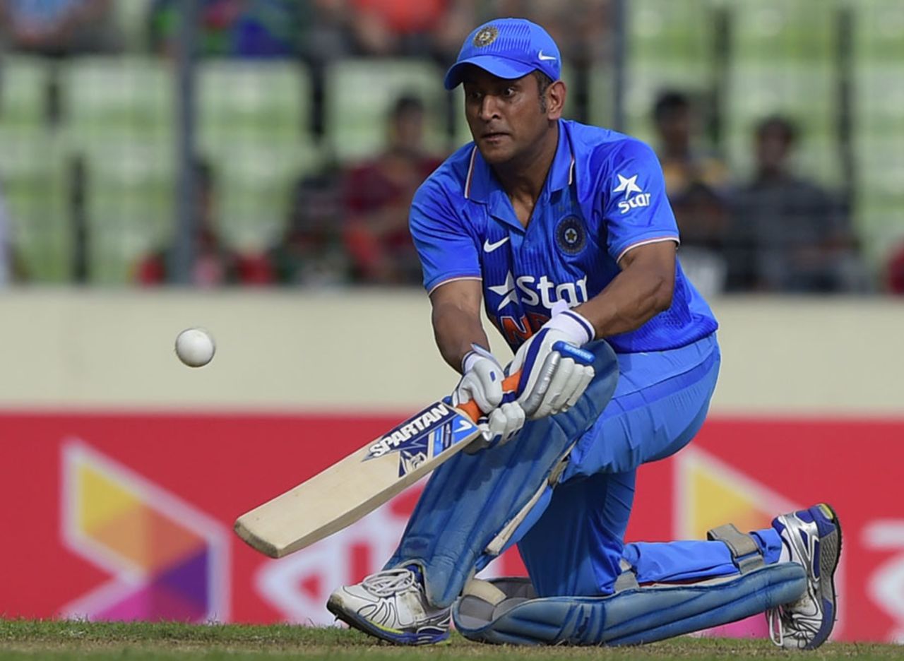 MS Dhoni came in to bat at No. 4 after the dismissal of Virat Kohli, Bangladesh v India, 2nd ODI, Mirpur, June 21, 2015