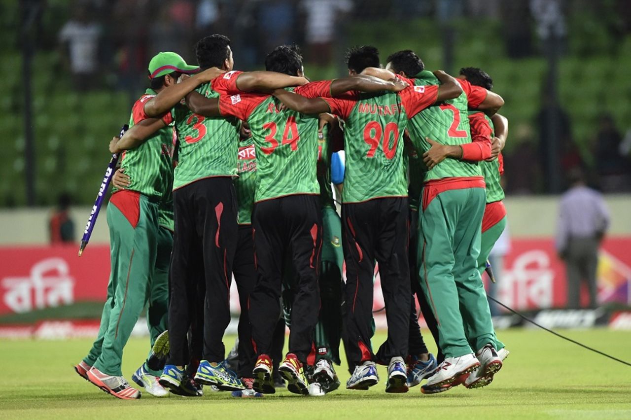 The Bangladesh players get together after a historic series win, Bangladesh v India, 2nd ODI, Mirpur, June 21, 2015