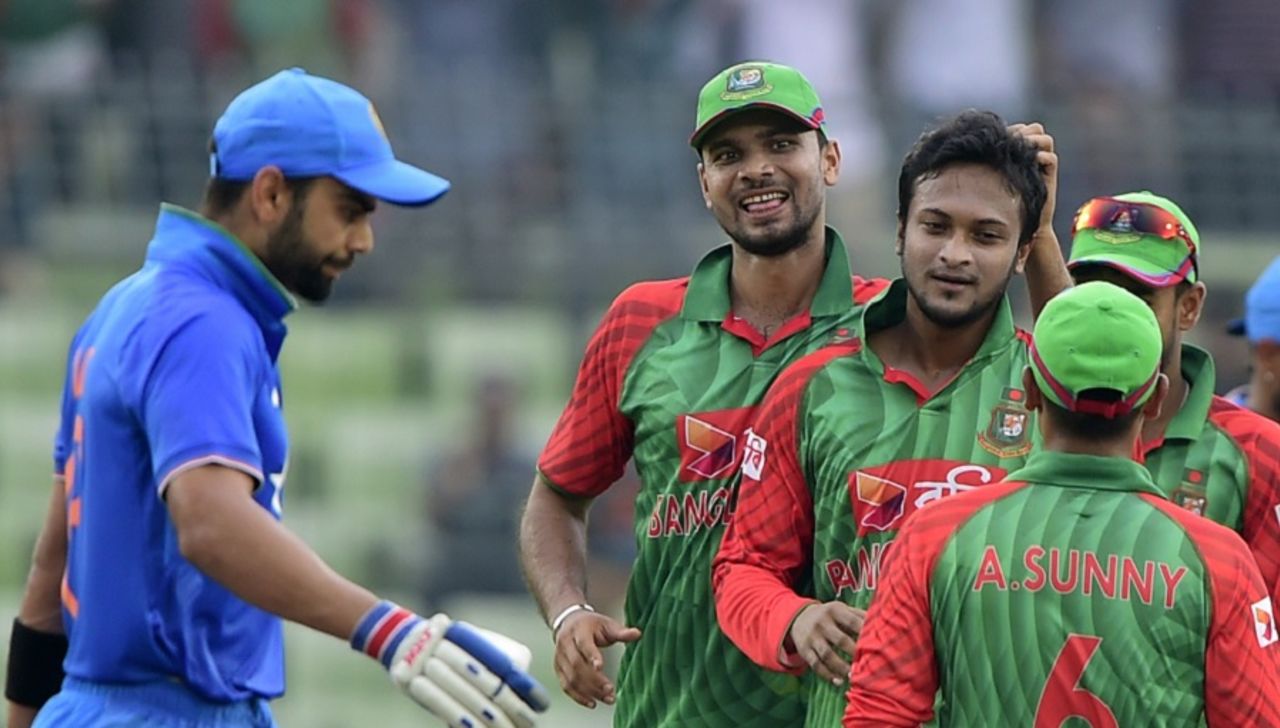 Shakib-Al-Hasan is greeted by his team-mates after he dismissed Virat Kohli, Bangladesh v India, 3rd ODI, Mirpur, June 24, 2015