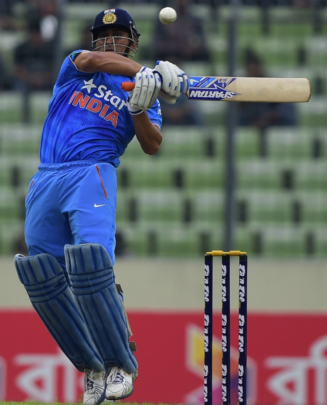 MS Dhoni unleashes the pull, Bangladesh v India, 3rd ODI, Mirpur, June 24, 2015