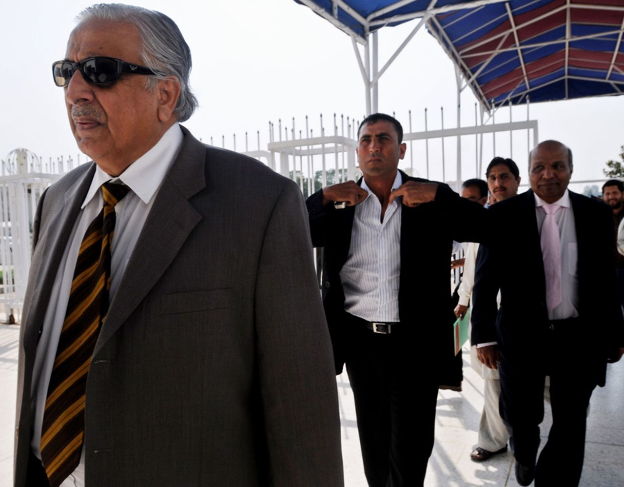 Younis Khan arrives, ready to resign as Pakistan captain, Islamabad, October 13, 2009 