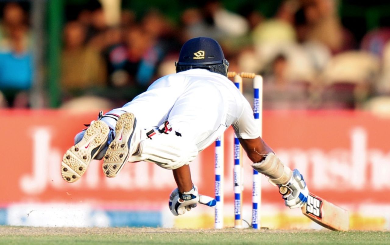 Kumar Sangakkara dives to make his ground, Sri Lanka v Pakistan, 2nd Test, Colombo, June 25, 2015