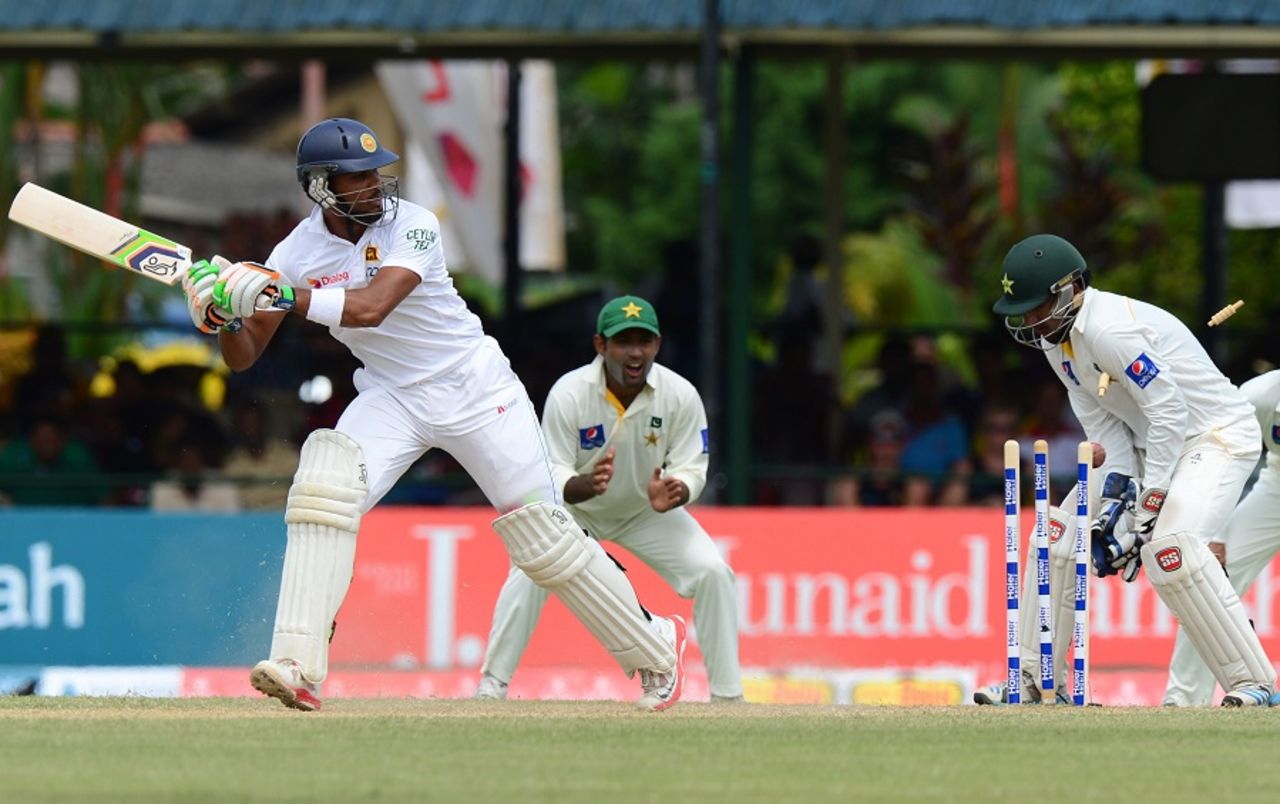 Dinesh Chandimal stepped out and yorked himself, Sri Lanka v Pakistan, 2nd Test, Colombo, 2nd day, June 26, 2015