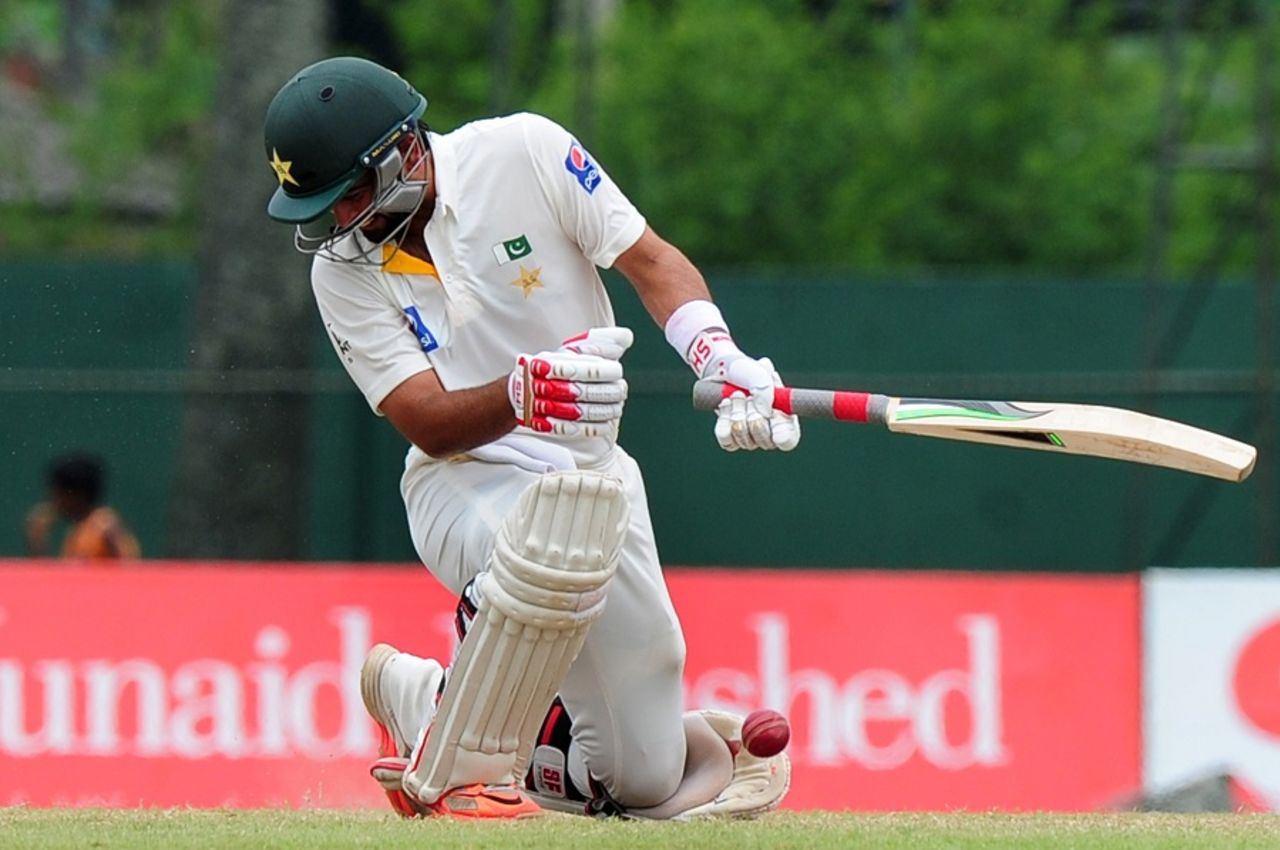 Ahmed Shehzad is struck by a bouncer bowled by Dushmantha Chameera, Sri Lanka v Pakistan, 2nd Test, Colombo, 3rd day, June 27, 2015