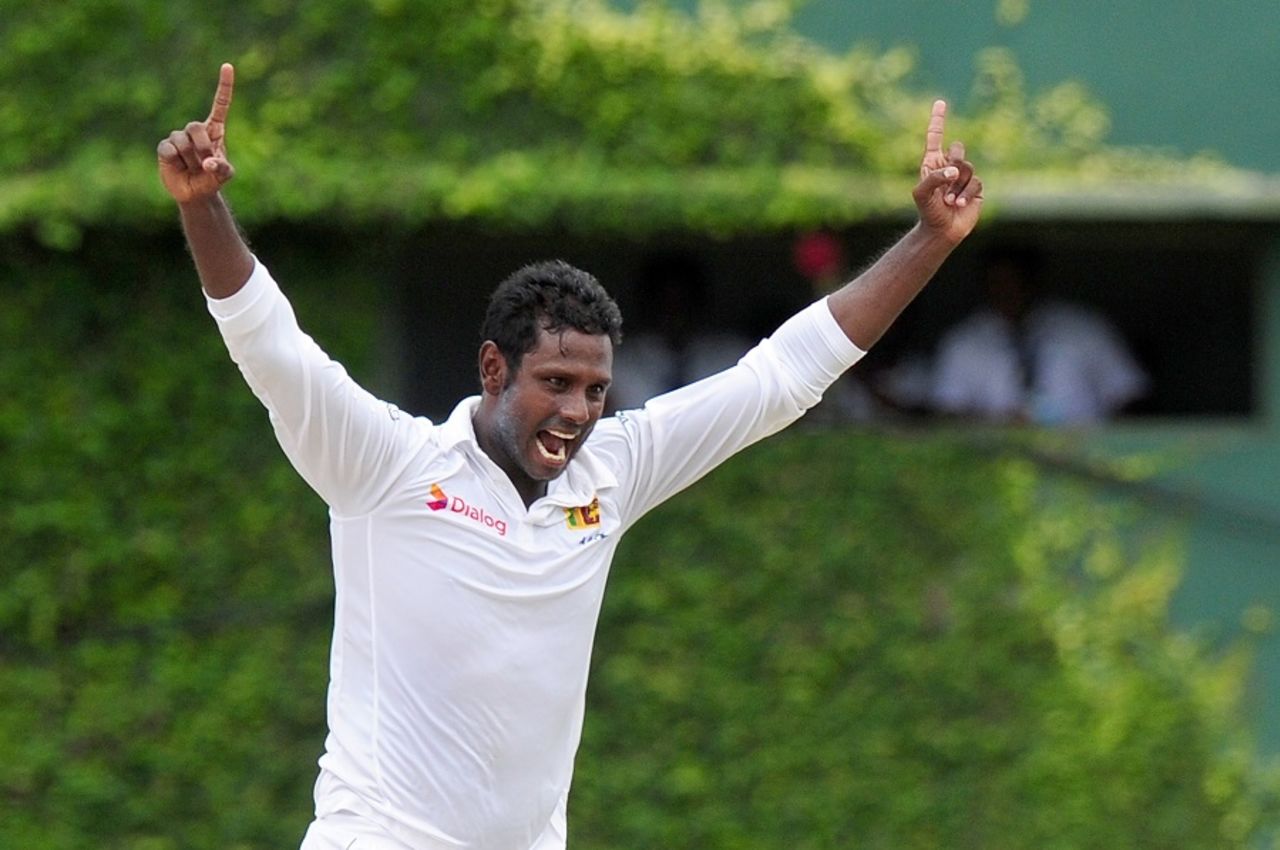 Angelo Mathews is elated after having Younis Khan nicking behind, Sri Lanka v Pakistan, 2nd Test, Colombo, 4th day, June 28, 2015
