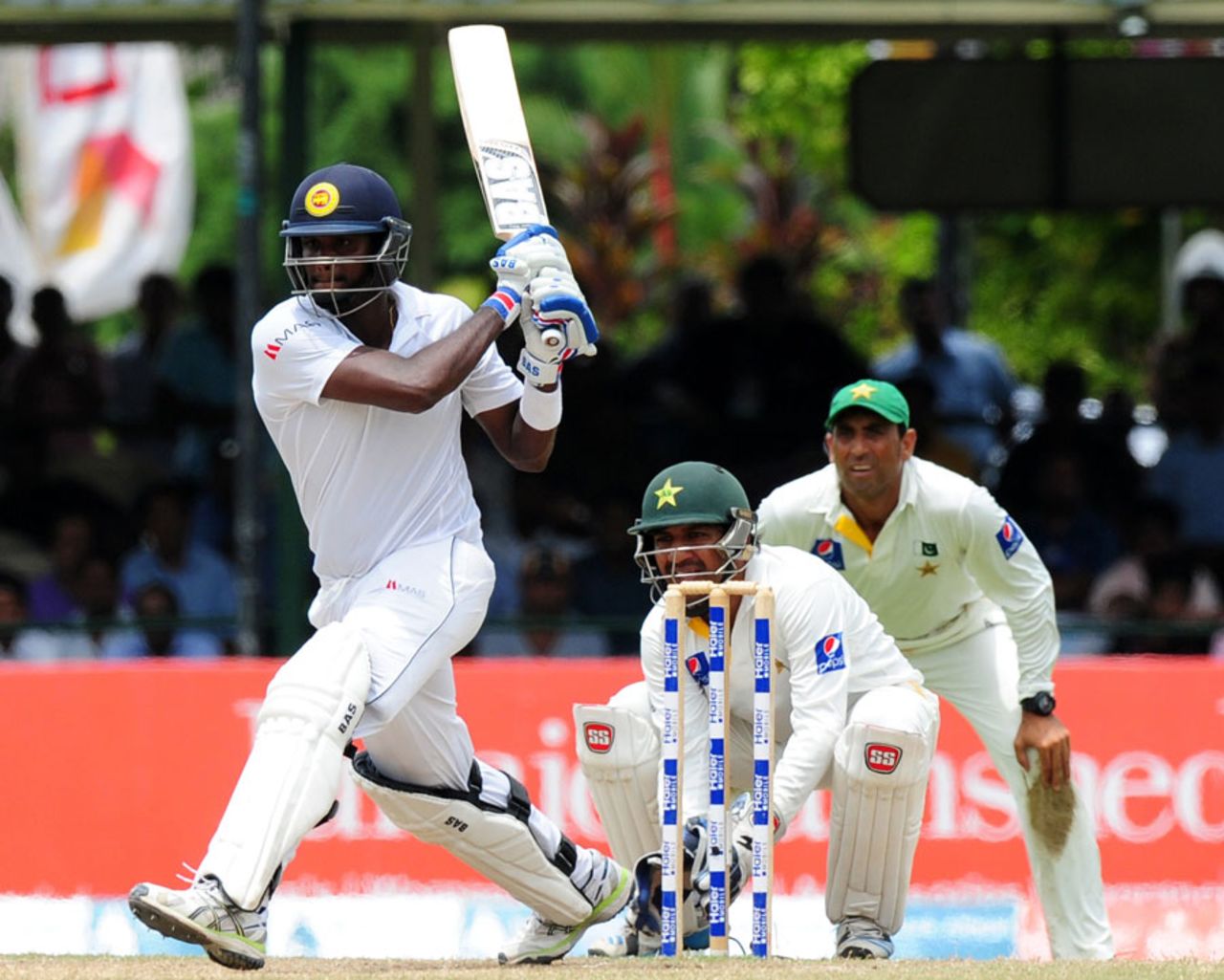 Angelo Mathews prepares to reverse-sweep, Sri Lanka v Pakistan, 2nd Test, Colombo, 5th day, June 29, 2015