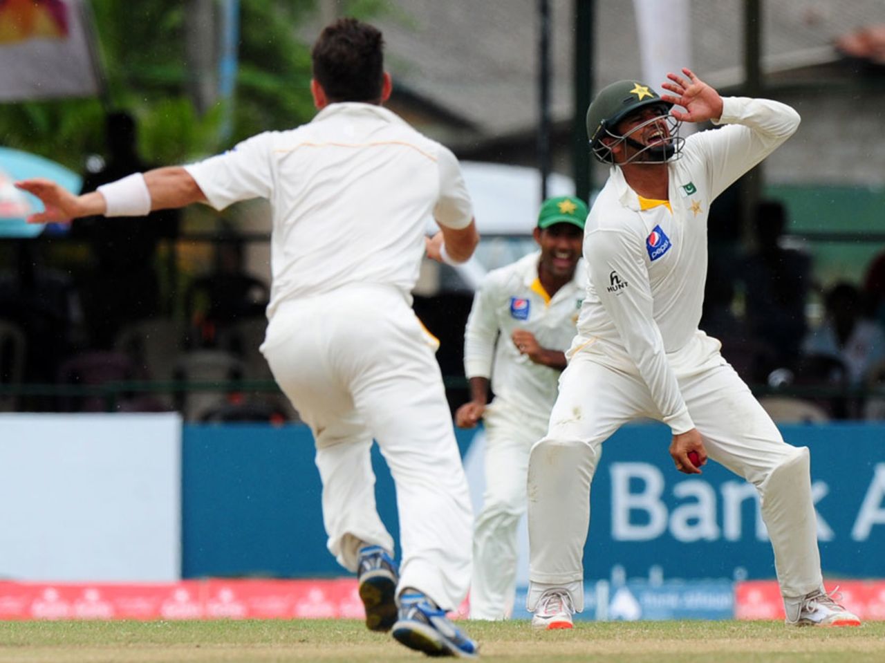 Azhar Ali caught Kumar Sangakkara off Yasir Shah for a golden duck, Sri Lanka v Pakistan, 2nd Test, Colombo, 5th day, June 29, 2015