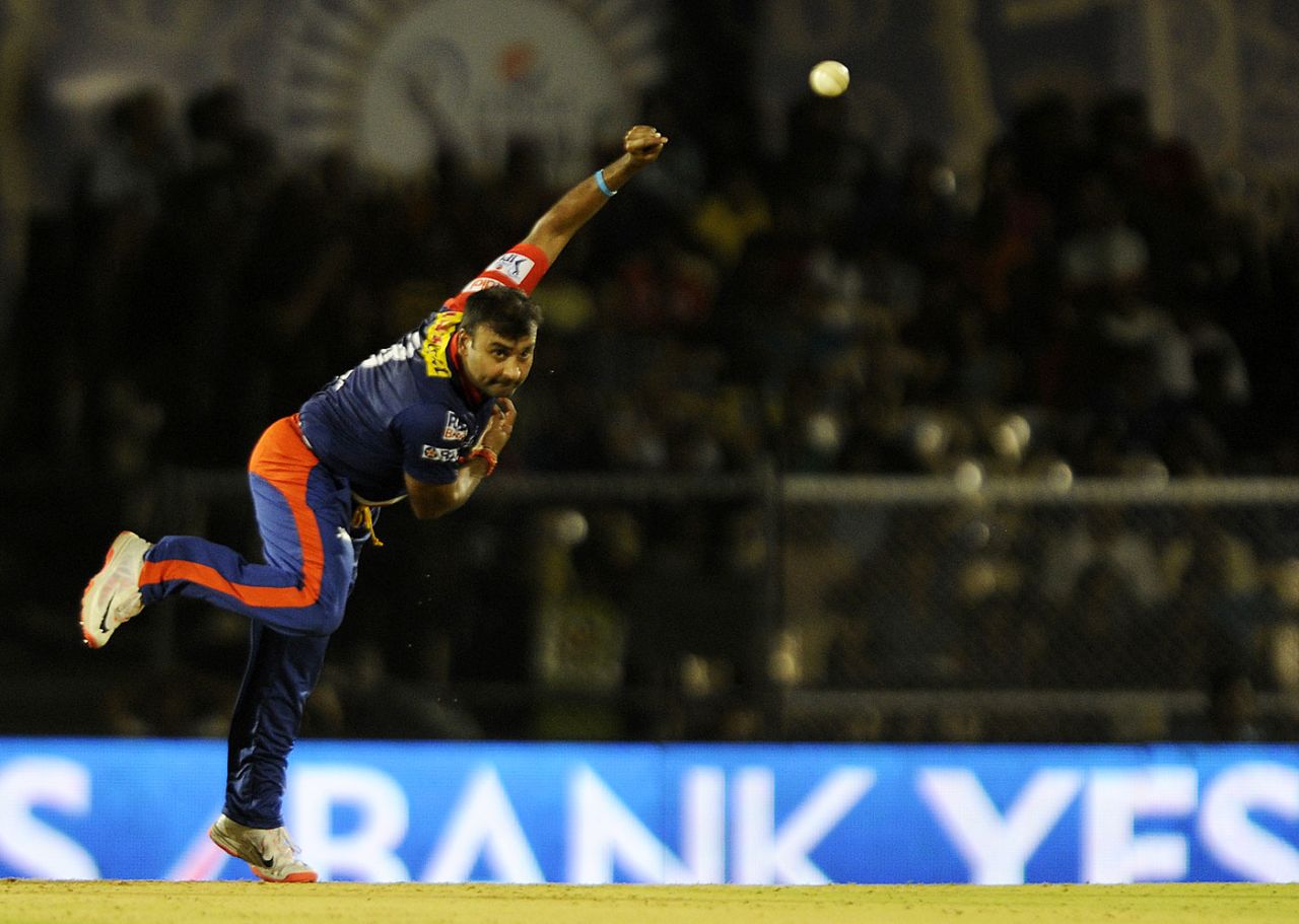 Amit Mishra bowls, Rajasthan Royals v Delhi Daredevils, IPL 2015, Mumbai, May 3, 2015