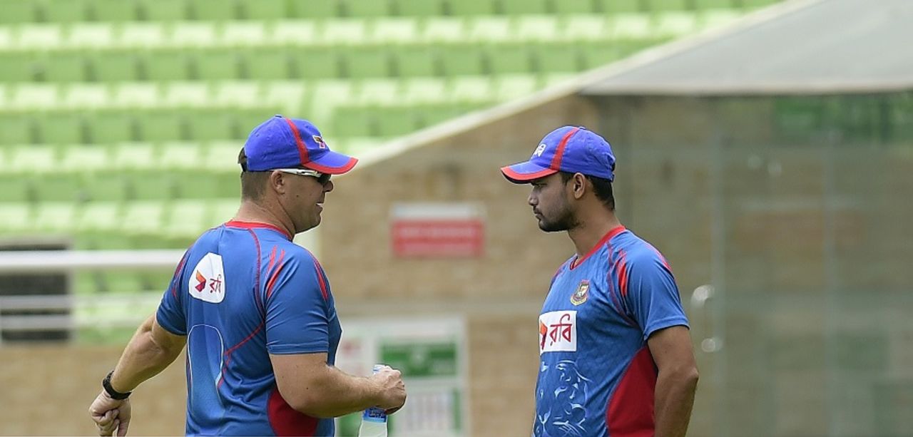 Heath Streak and Mashrafe Mortaza have a chat during Bangladesh's training, Dhaka, July 1, 2015