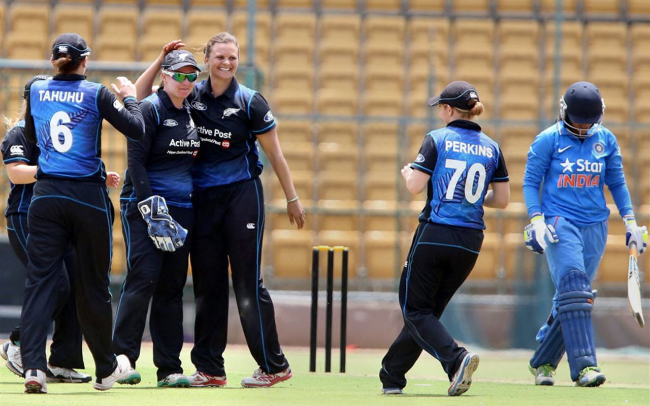 Suzie Bates had the best returns for New Zealand Women with three wickets, India v New Zealand, 2nd Women's ODI, Bangalore, July 1, 2015