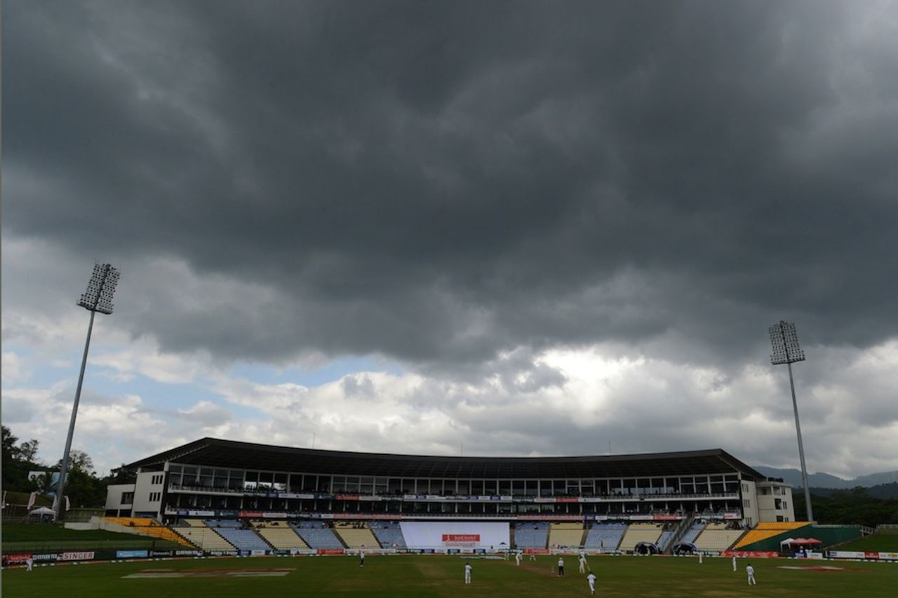 The second morning was overcast in Pallekele, Sri Lanka v Pakistan, 3rd Test, Pallekele, 2nd day, July 4, 2015