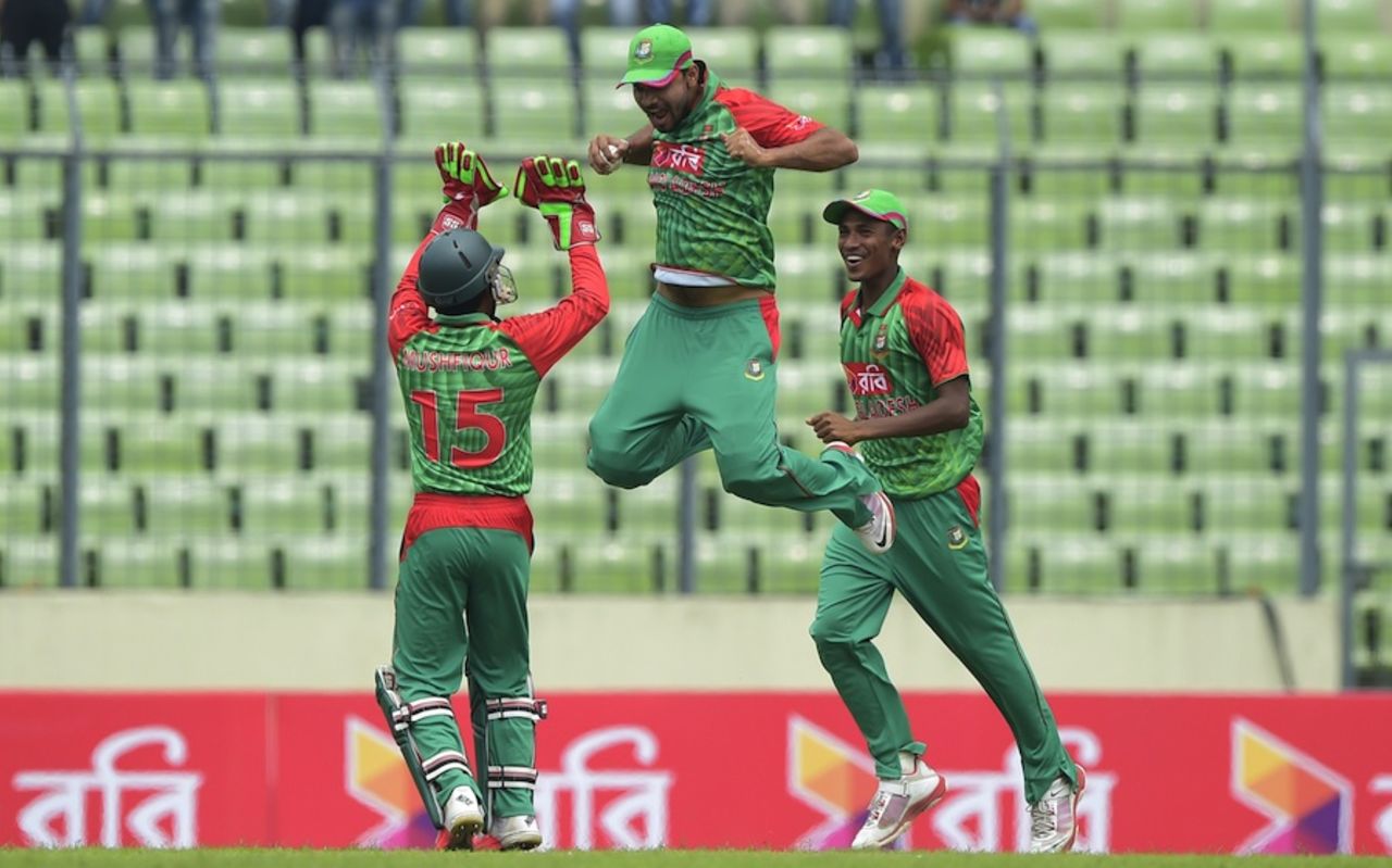 Mashrafe Mortaza leaps in joy after catching AB de Villiers, Bangladesh v South Africa, 1st T20 international, Mirpur, July 5, 2015