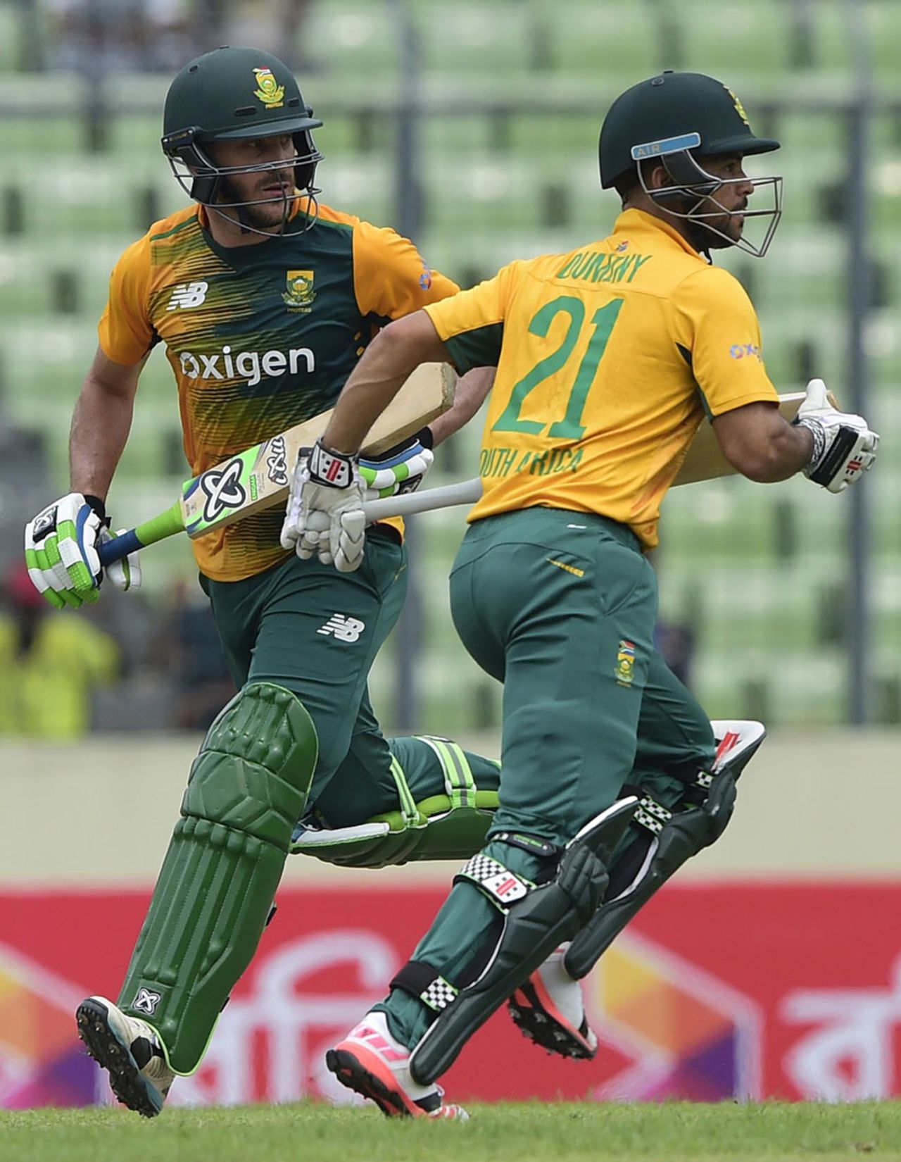 Faf du Plessis and JP Duminy added 46 for the third wicket, Bangladesh v South Africa, 1st T20 international, Mirpur, July 5, 2015