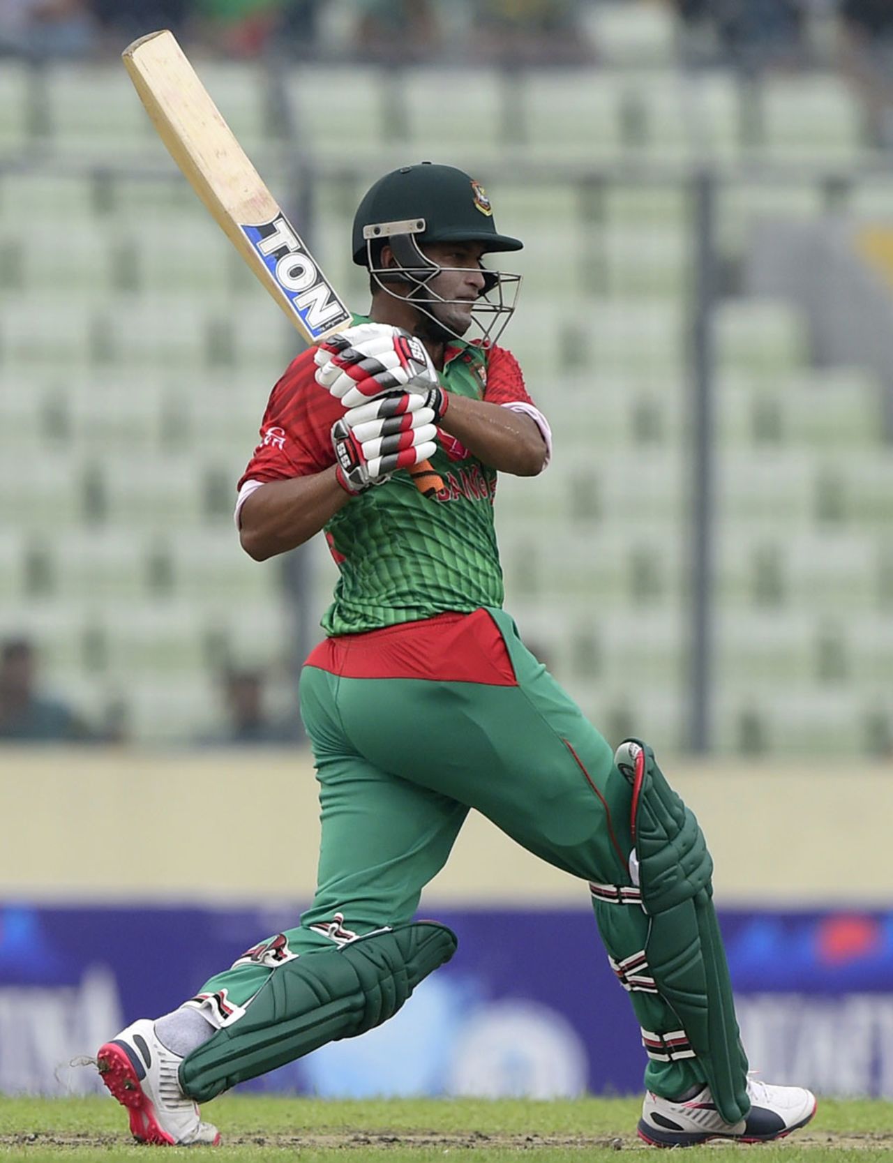 Shakib Al Hasan pulls through the leg side, Bangladesh v South Africa, 1st T20 international, Mirpur, July 5, 2015