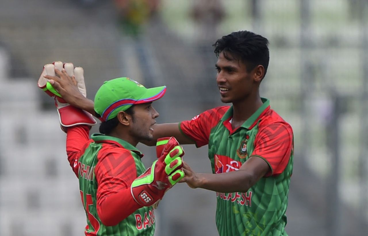 Mustafizur Rahman and Mushfiqur Rahim celebrate the wicket of Faf du Plessis, Bangladesh v South Africa, 2nd T20I, Mirpur, July 7, 2015