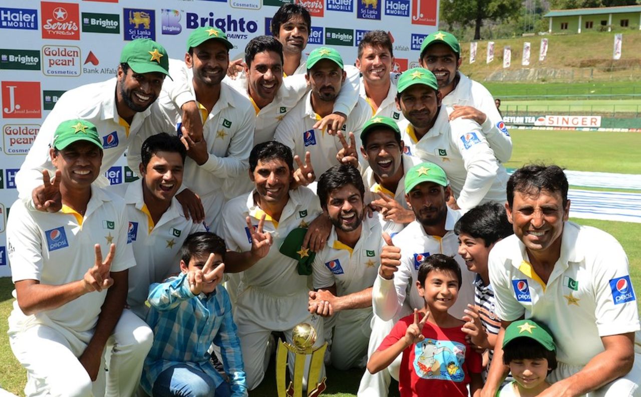 The victorious Pakistan team after winning the series 2-1, Sri Lanka v Pakistan, 3rd Test, Pallekele, 5th day, July 7, 2015