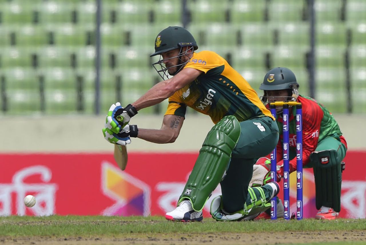 Faf du Plessis hit one boundary in his 16, Bangladesh v South Africa, 2nd T20I, Mirpur, July 7, 2015