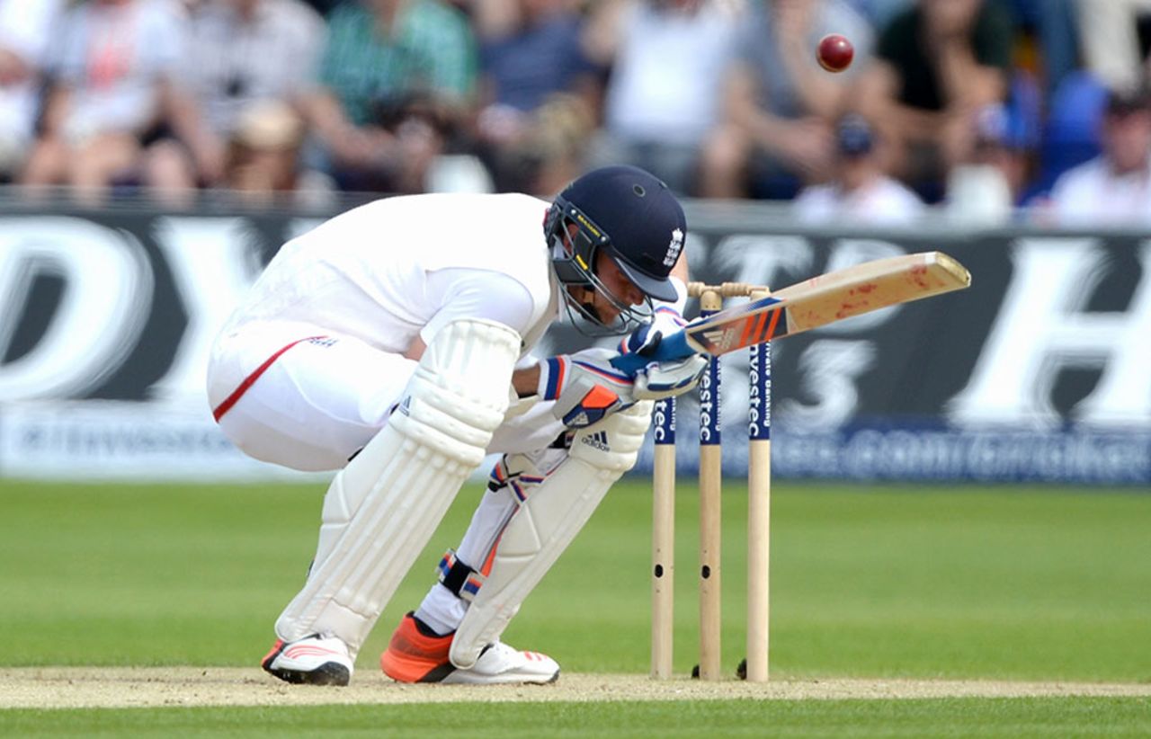 Stuart Broad struggled against the short ball, England v Australia, 1st Investec Ashes Test, Cardiff, 2nd day, July 9, 2015