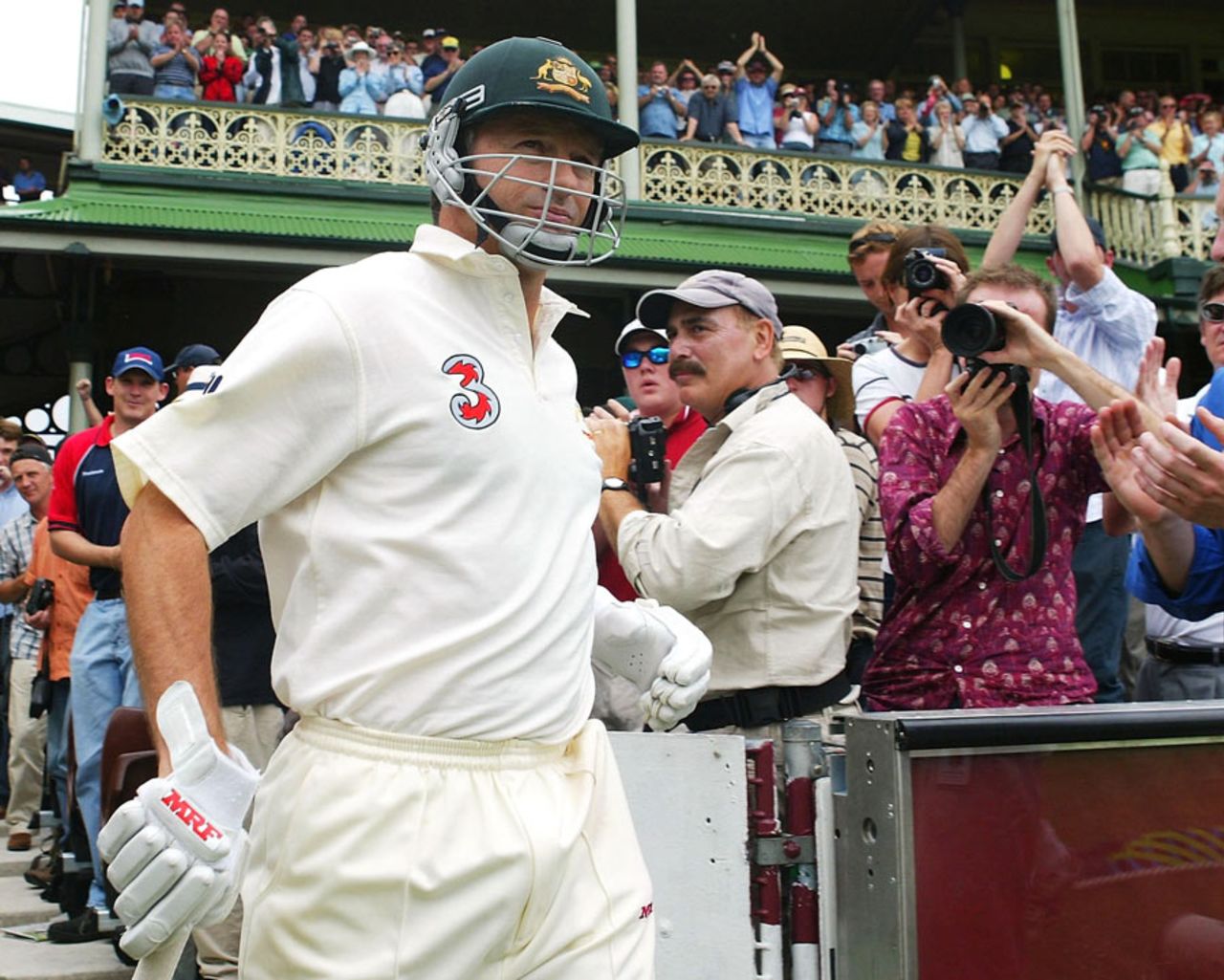 Steve Waugh walks out for his final Test innings, Australia v India, 4th Test, Sydney, 5th day, January 6, 2004