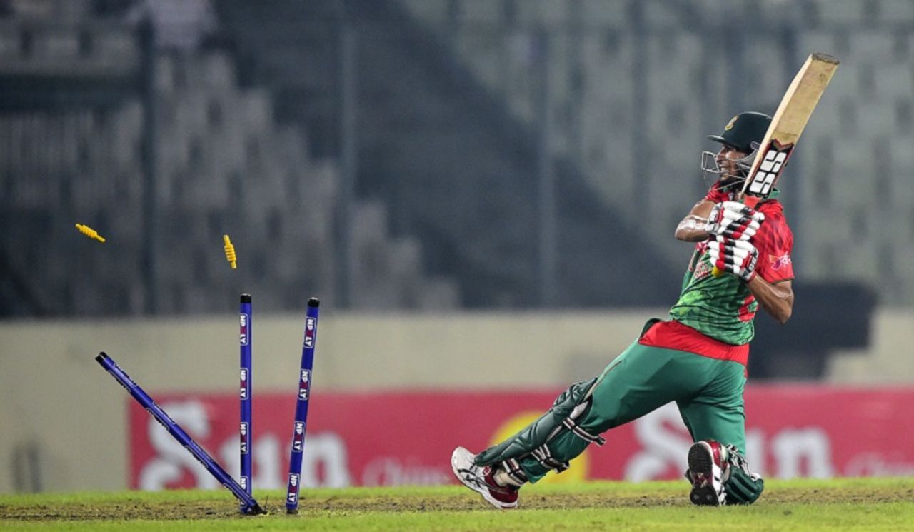 Nasir Hossain is cleaned up by Chris Morris, Bangladesh v South Africa, 1st ODI, Mirpur, July 10, 2015