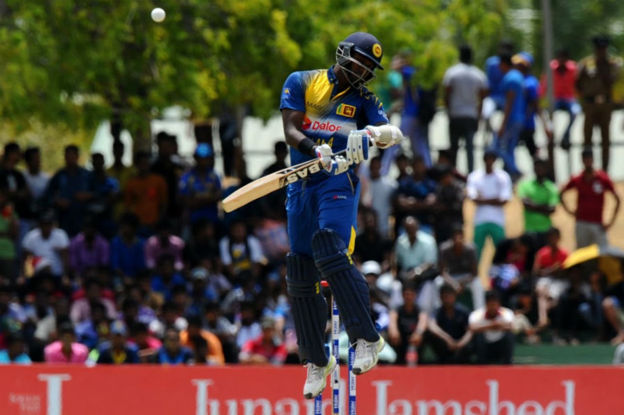 Angelo Mathews gets out of harm's way, Sri Lanka v Pakistan, 1st ODI, Dambulla, July 11, 2015