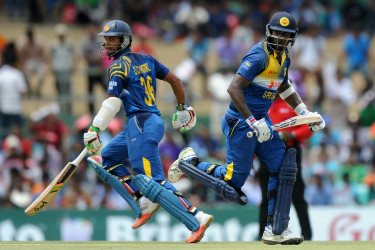 Angelo Mathews and Dinesh Chandimal added 82 runs for the fifth wicket, Sri Lanka v Pakistan, 1st ODI, Dambulla, July 11, 2015