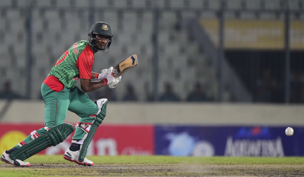 Mahmudullah drives the ball through the off side, Bangladesh v South Africa, 2nd ODI, Mirpur, July 12, 2015
