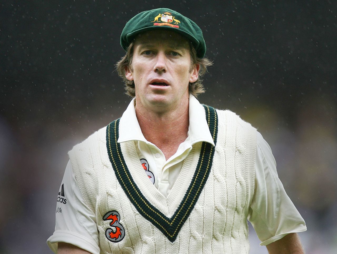 Glenn McGrath walks off as rain strikes, Australia v England, 4th Test, Melbourne, 1st day, December 26, 2006
