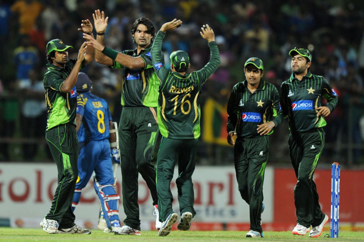 Mohammad Irfan celebrates the wicket of Kusal Perera, Sri Lanka v Pakistan, 2nd ODI, Pallekele, July 15, 2015