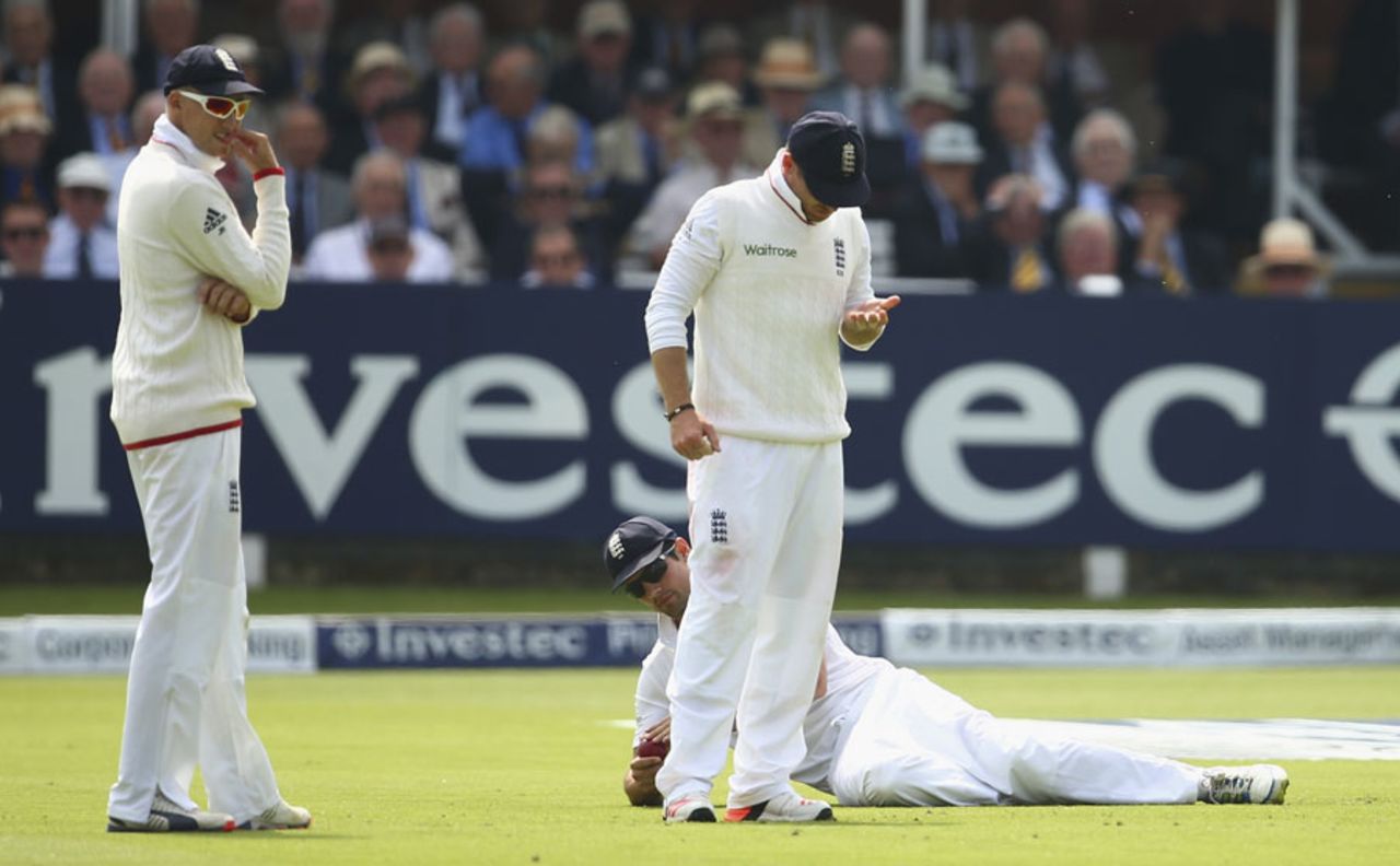 Ian Bell could not hold on to a low catch, England v Australia, 2nd Investec Ashes Test, Lord's, 1st day, July 16, 2015