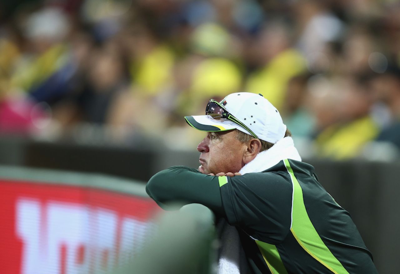 Mike Young looks on from the sidelines, Australia v Sri Lanka, World Cup 2015, Group A, Sydney, March 8, 2015