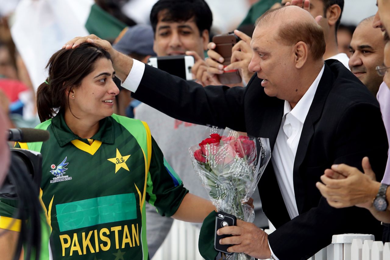 Sana Mir at a felicitation following Pakistan Women's 2014 Asian Games triumph, Incheon, South Korea, September 26, 2014