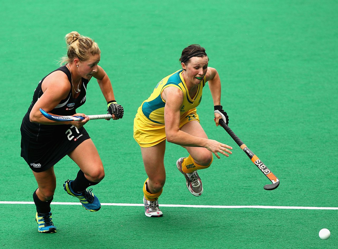 Sophie Devine plays hockey for New Zealand, Australia v New Zealand, Oceania Cup, Hobart, October 8, 2011 