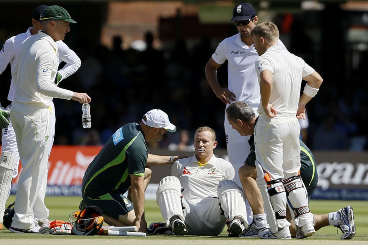 Chris Rogers receives attention after suffering a dizzy spell, England v Australia, 2nd Investec Ashes Test, Lord's, 4th day, July 19, 2015