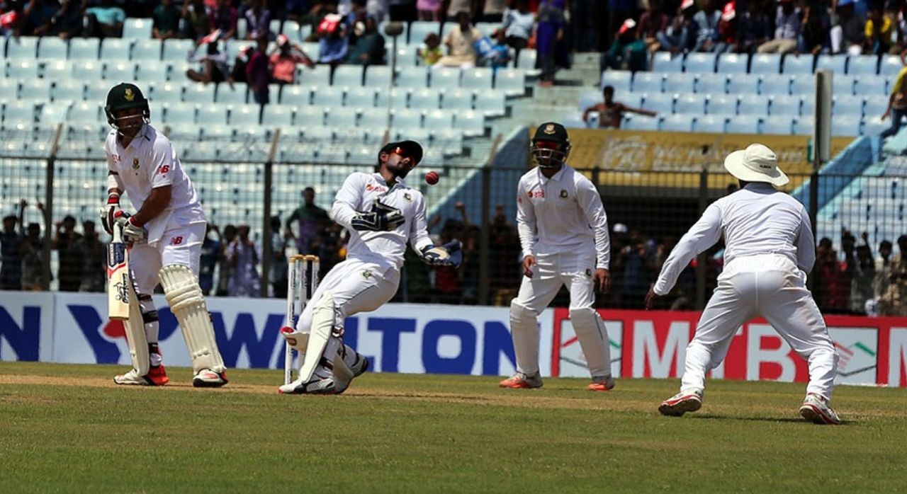 Liton Das juggles the ball before snaffling Dean Elgar's edge, Bangladesh v South Africa, 1st Test, Chittagong, 1st day, July 21, 2015